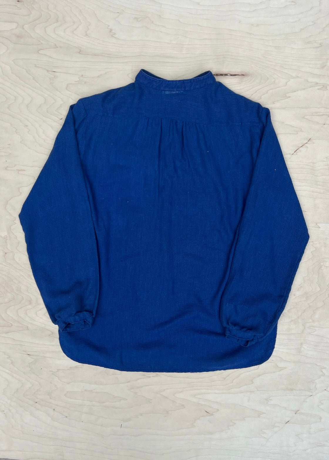 1960s BLUE MESH LONG SLEEVE WITH QUARTER BUTTON